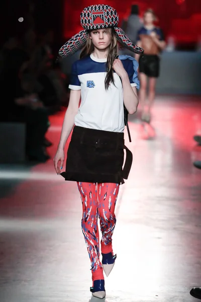 Look 11
